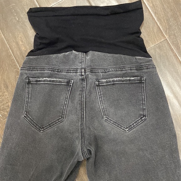 A Pea In The Pod Luxe Essentials Faded Black Distressed Maternity Jeans size 26 - Picture 4 of 6